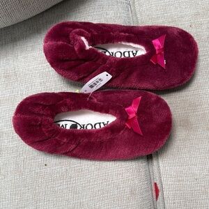 Adore Me Womans ' Fuchsia Slippers